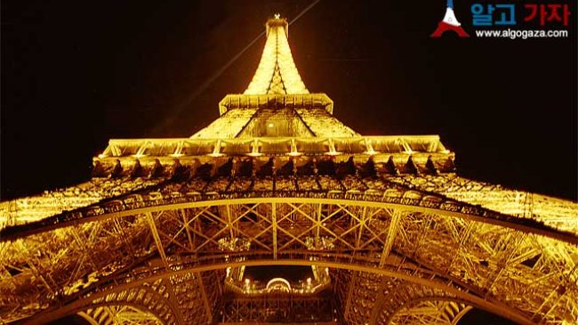 에펠탑 (파리의 상징)
